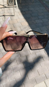 Chloe Sunnies (BLACK/ Medium Ombre Lens)